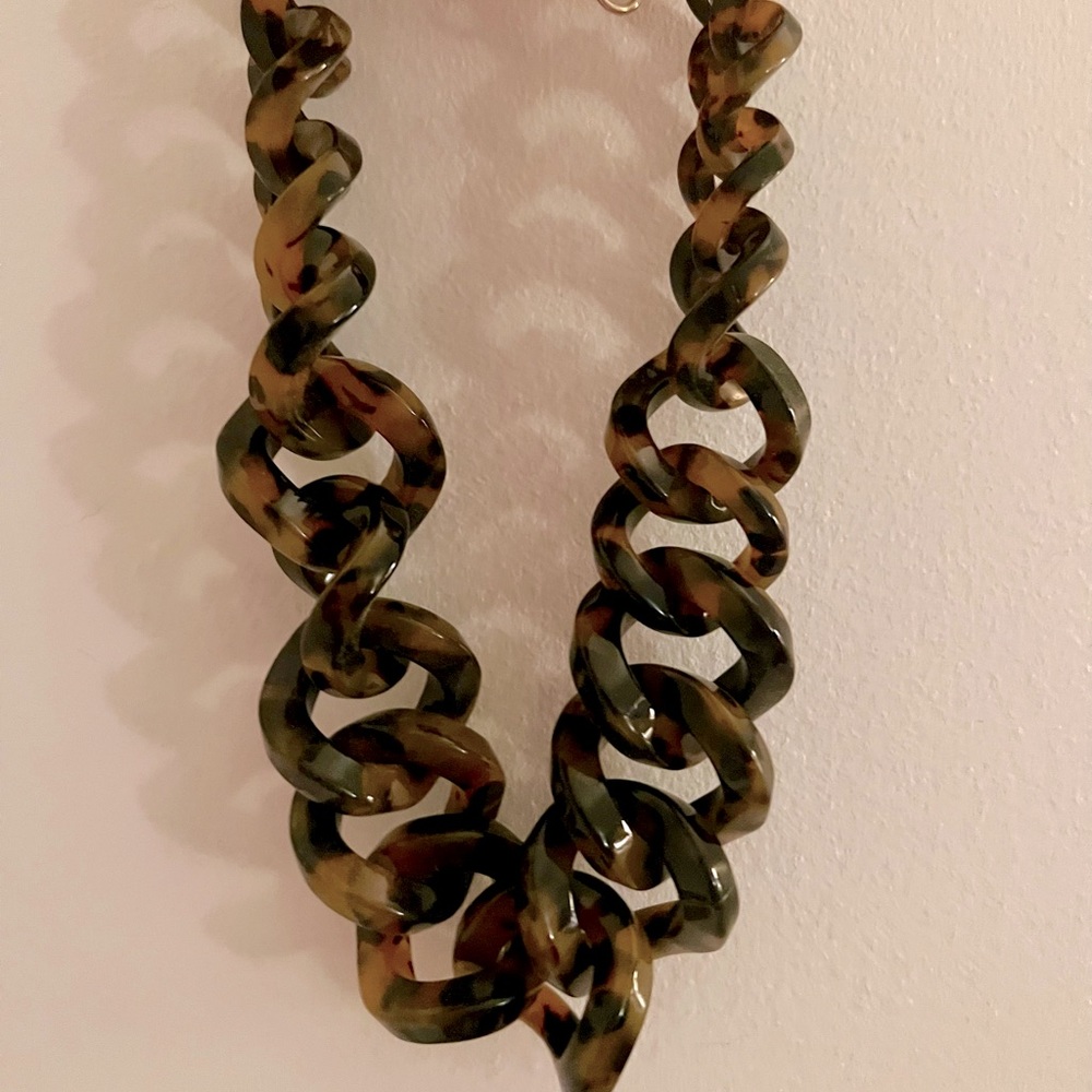 J. Crew Chunky Tortoiseshell Necklace. Perfect way to liven up any outfit!